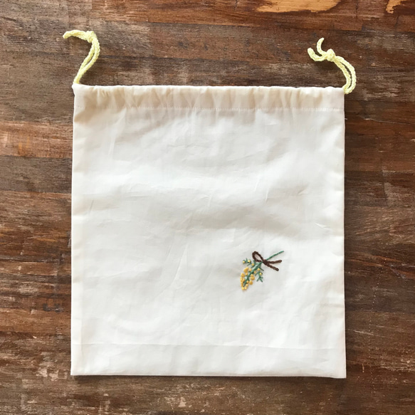 ミモザ刺繍　コットン巾着（トラベル用）3点セット　花の刺繍 4枚目の画像