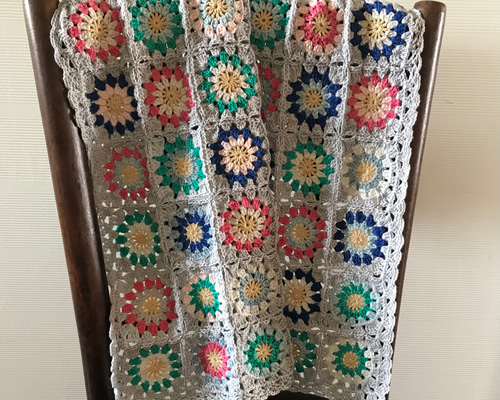 コットン糸 モチーフ編み かぎ針編みのマルチカバー（ミニブランケット