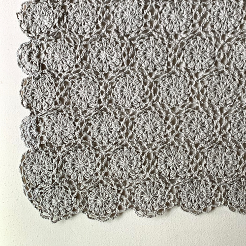 オーガニックコットン モチーフ編み かぎ針編みのマルチカバー（ミニ