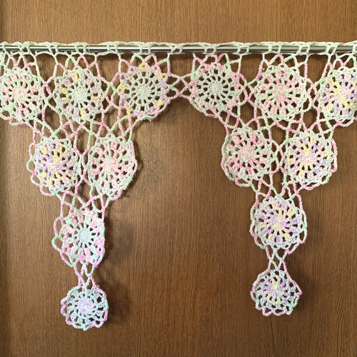 モチーフ編みのガーランド かぎ針編み 編み物 ウォールデコ カフェ