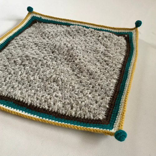 あったかウールの座布団（チェアパッド） かぎ針編みのマット マルチ