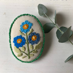 花の刺繍のオーバルブローチ（パープル／ブルー） 5枚目の画像