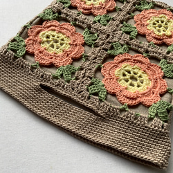 花のモチーフ編みのバッグ（ベージュ） 2枚目の画像