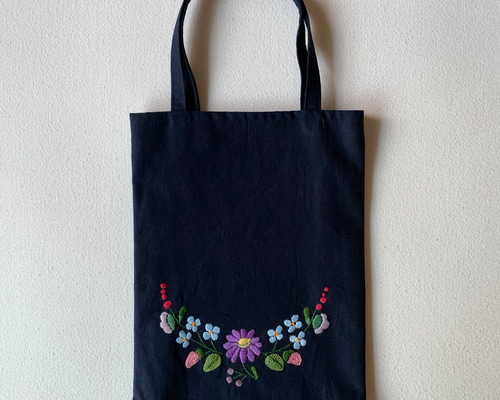 花の刺繍のトートバッグ トートバッグ Machikona 通販 7891311