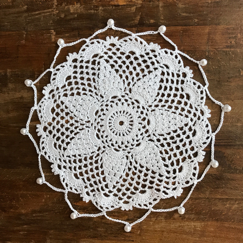 レース編みのドイリー（ビーズ付、太糸） その他インテリア雑貨