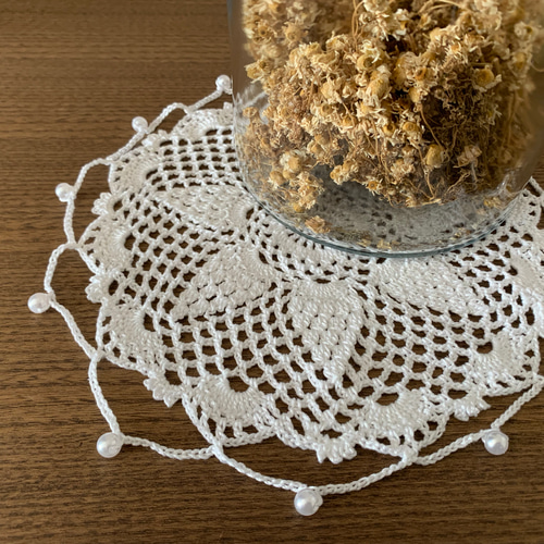 レース編みのドイリー（ビーズ付、太糸） その他インテリア雑貨