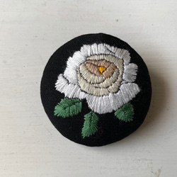 バラの刺繍のブローチ（白／ピンク） 5枚目の画像