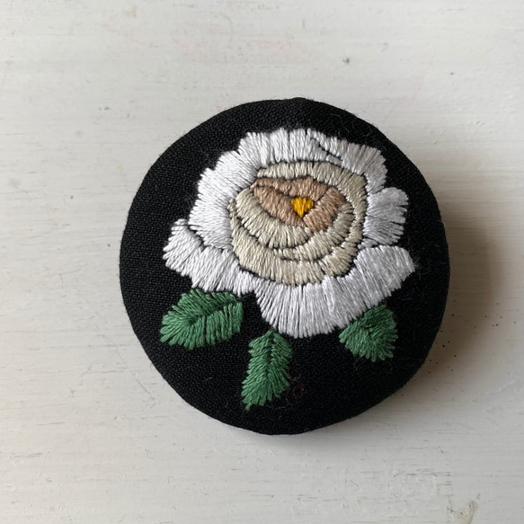 バラの刺繍のブローチ（白／ピンク） 5枚目の画像