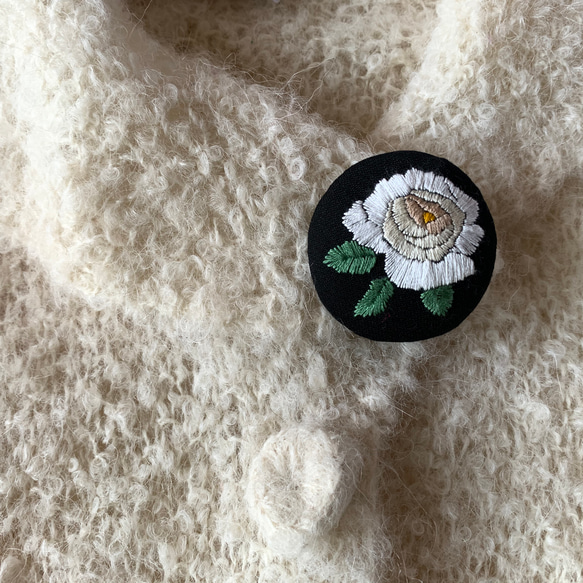 バラの刺繍のブローチ（白／ピンク） 6枚目の画像