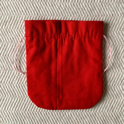 花の刺繍の巾着（赤） 4枚目の画像