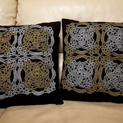 モチーフ編み飾りのリネンクッションカバー 2枚目の画像