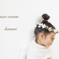 ホワイトとピンクの色とりどりのナチュラルな花かんむり ボリューム