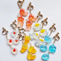 クラゲのゆらゆらイヤリング 1枚目の画像