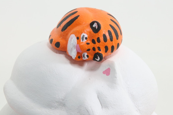 眠り猫鏡餅 寅年バージョン 2枚目の画像