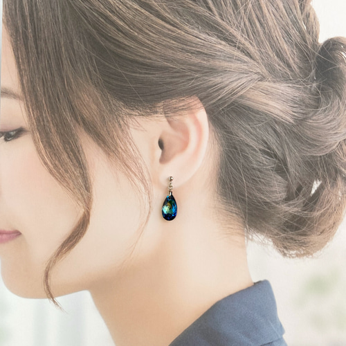SWAROVSKI　スワロフスキー　ピアス　しずく 再販☆ディープブルー◯レアカラースワロフスキーのしずく型