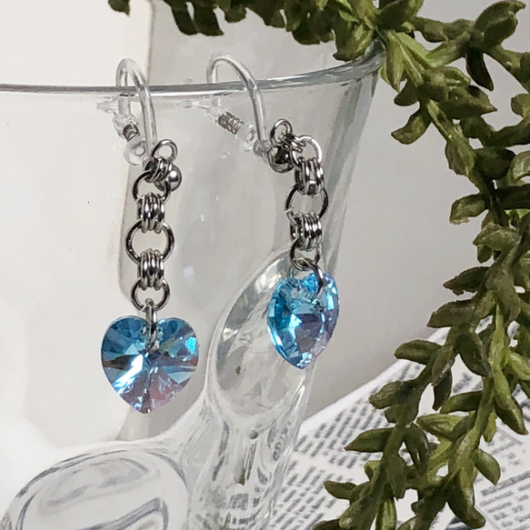 初夏の色○スワロフスキーハートの揺れるイヤリング/ピアス○アクア