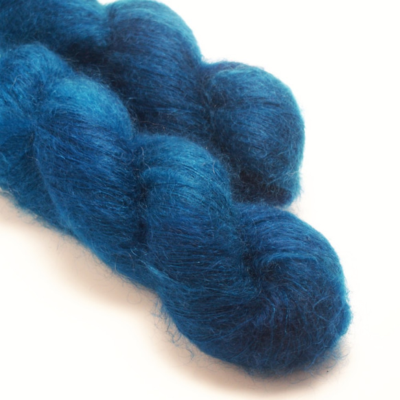 【20％off】手染め糸　＊天然石　ロンドンブルートパーズ   mohair＊ 1枚目の画像