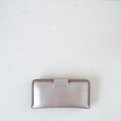 コンパクトな長財布「フレームウォレット・LONG」シルバー x ローズグレー 3枚目の画像