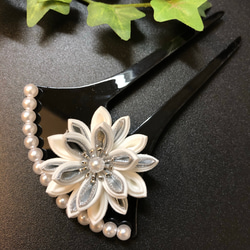 つまみ細工  バチ型かんざし  ゴールド・シルバーパール 8枚目の画像