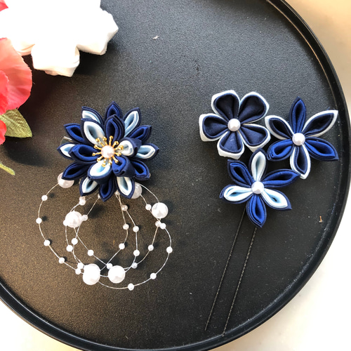 つまみ細工　髪飾り　紺　白　ゴールド つまみ細工の髪飾り【ゴールド×紺色麻の葉リボンとつまみ細工