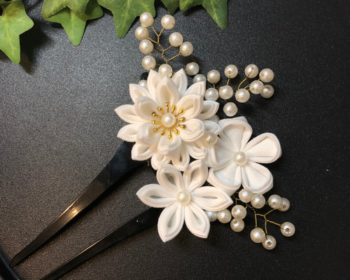 つまみ細工 バチ型かんざし 純白小枝 かんざし MU-ra_kanzashi 通販