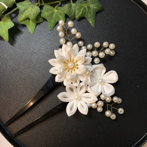 つまみ細工 バチ型かんざし 純白小枝 かんざし MU-ra_kanzashi