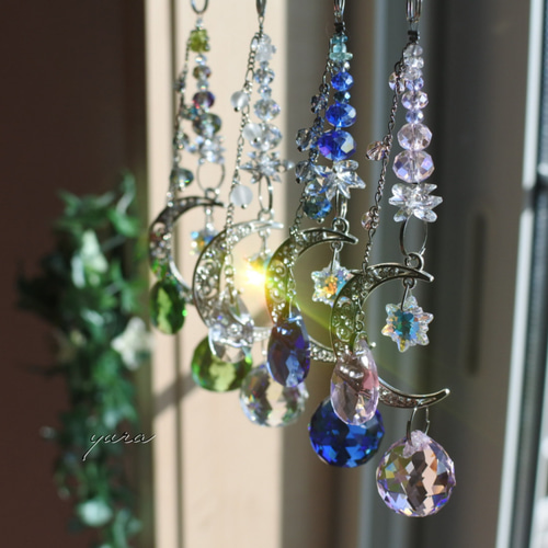 8色☽・:* お月様パーツの2連サンキャッチャー ～お家の小窓やお車にも