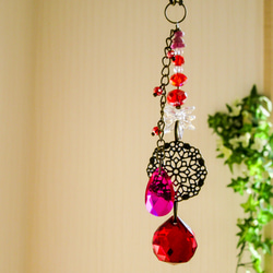 サンキャッチャー♡ハンドメイド「赤いお花のサンキャッチャー♥」 ショートタイプ】和空間にも◎折鶴と桜ビーズ入り＊華麗な赤のサン