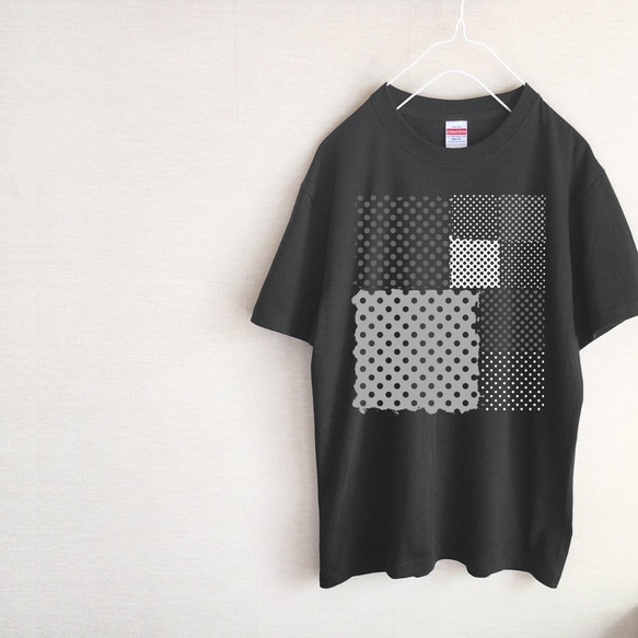 ドットでチェック　パターンTシャツ（スミクロ） 2枚目の画像