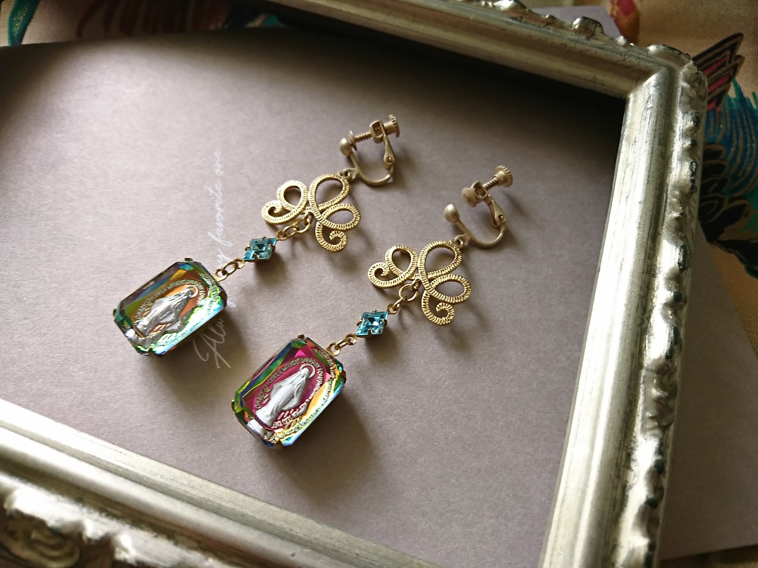 【再販売】ビンテージスワロフスキーとビンテージガラスのイヤリング 4,050円