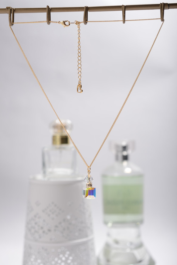 シンプルネックレス　クリスタルガラス Perfume Bottle(香水瓶) キューブ(立方体) ネックレス 2枚目の画像