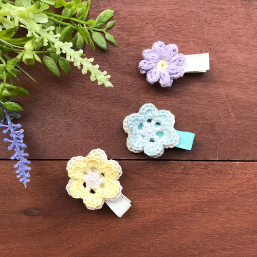 かぎ針編みで作ったお花モチーフのヘアクリップ3個セット 雑貨・その他