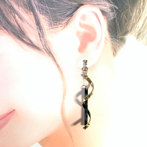 螺旋とブラックマーブルスティック ピアス/イヤリング ピアス 