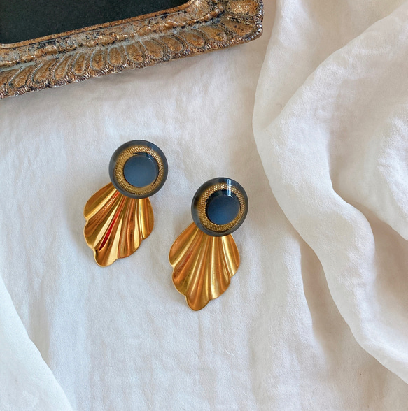 vintage- ヴィンテージボタンと真鍮プレートのピアス ピアス（スタッド 