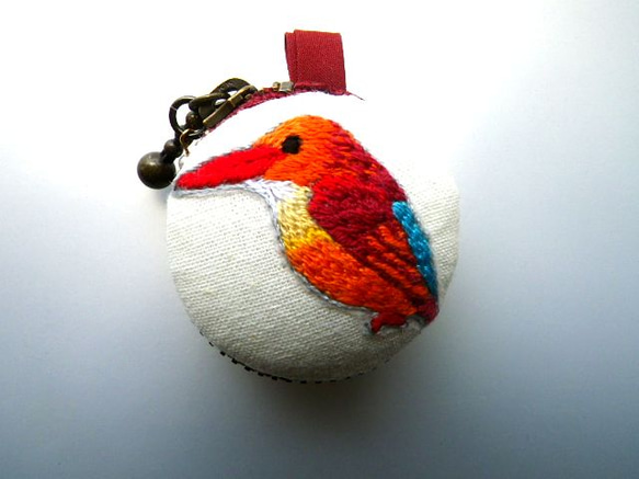 アカショウビン刺繍マカロンコインポーチ 1枚目の画像