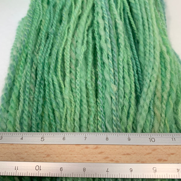 手染め手紡ぎ毛糸　【ポルワス】（2021080401） 5枚目の画像