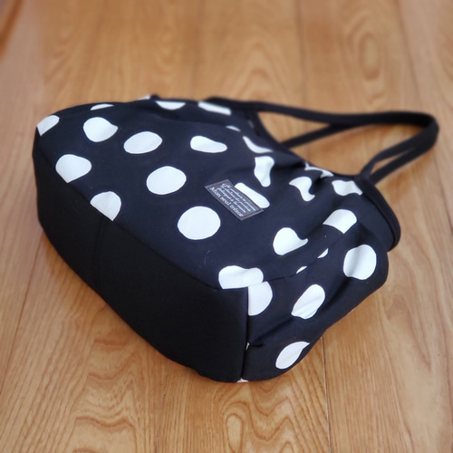 サイドポケットつきグラニーバッグ ブラックドット グラニーバッグ