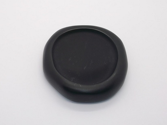 小型硯　つるつる・変わり硯　NO.０４５９　天然那智黒石製                                     　　小型硯　つるつる・変わり硯　NO.０４５９　天然那智黒石製　おおよそのサイズ縦 8.6ｃｍ　 横 8.0ｃｍ　 厚さ  B1285399881(9750円)