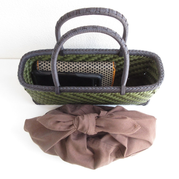 網代編みのかごバッグ（モスグリーン／ブラック）・あずま袋付き 6枚目の画像