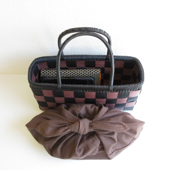 市松編みのかごバッグ（ブラック／ボルドー）・あずま袋付き 6枚目の画像