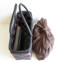 市松編みのかごバッグ（ブラック／ボルドー）・あずま袋付き 7枚目の画像