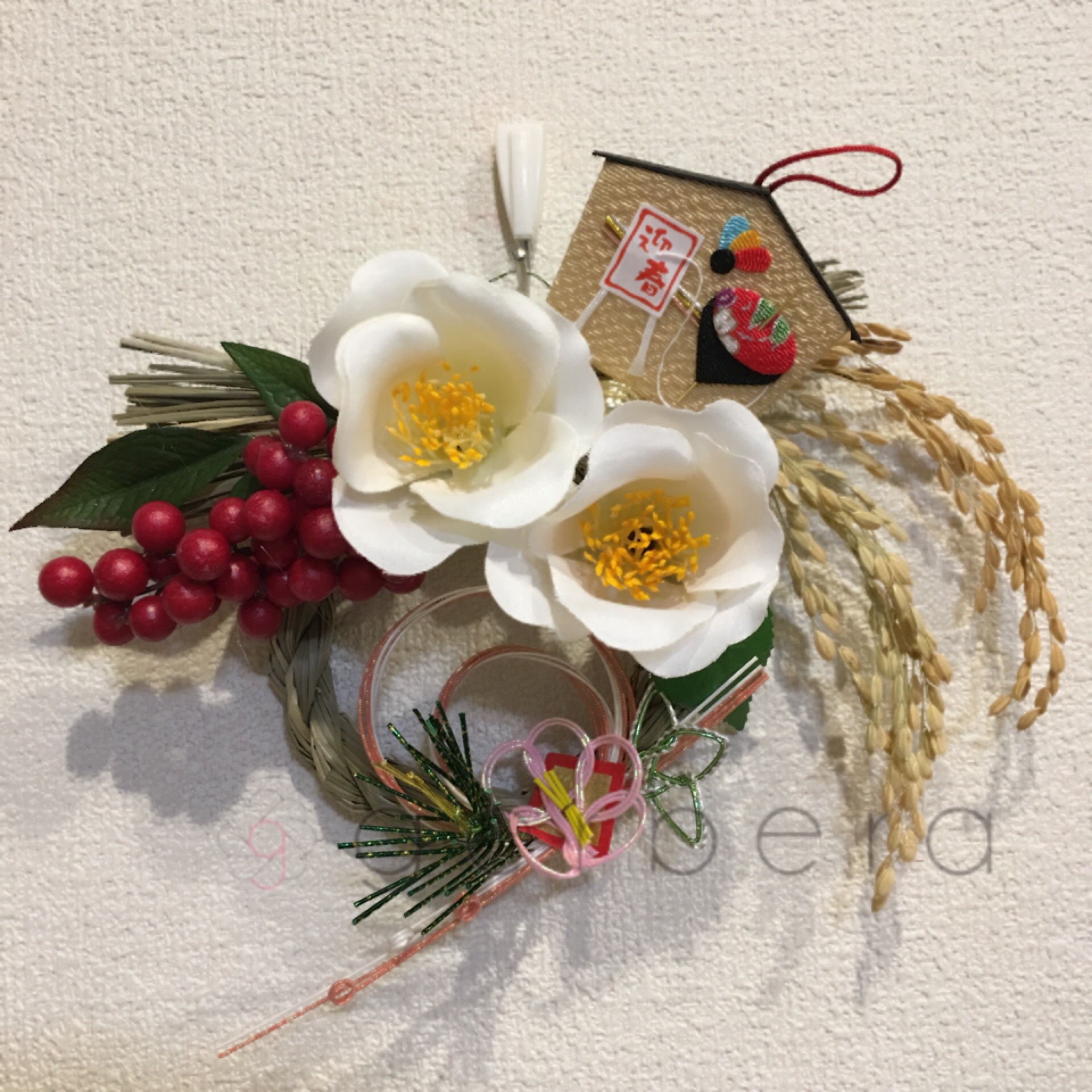 白椿のお正月飾り❀コマ柄絵馬 しめ縄・しめ飾り gerbera 通販 1577185