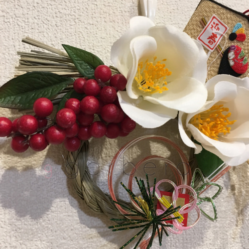 白椿のお正月飾り❀コマ柄絵馬 しめ縄・しめ飾り gerbera 通販 1577185