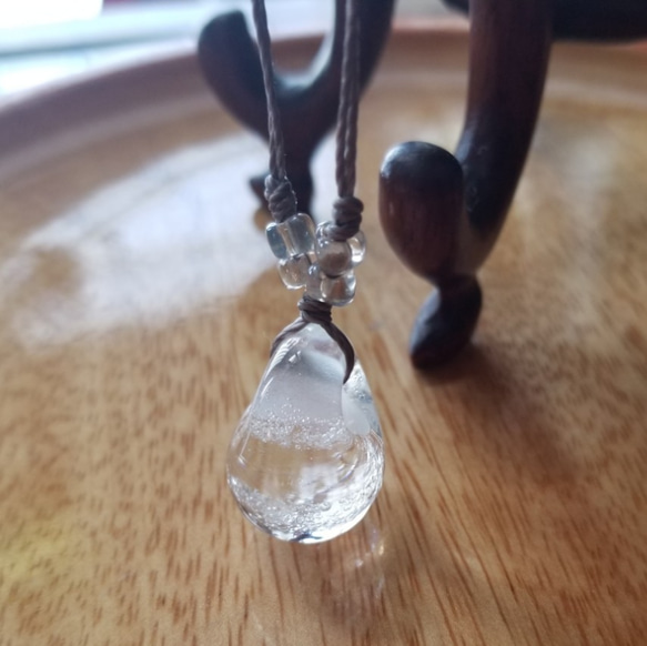 ティアドロップネックレス トンボ玉 ガラス ネックレス・ペンダント 手
