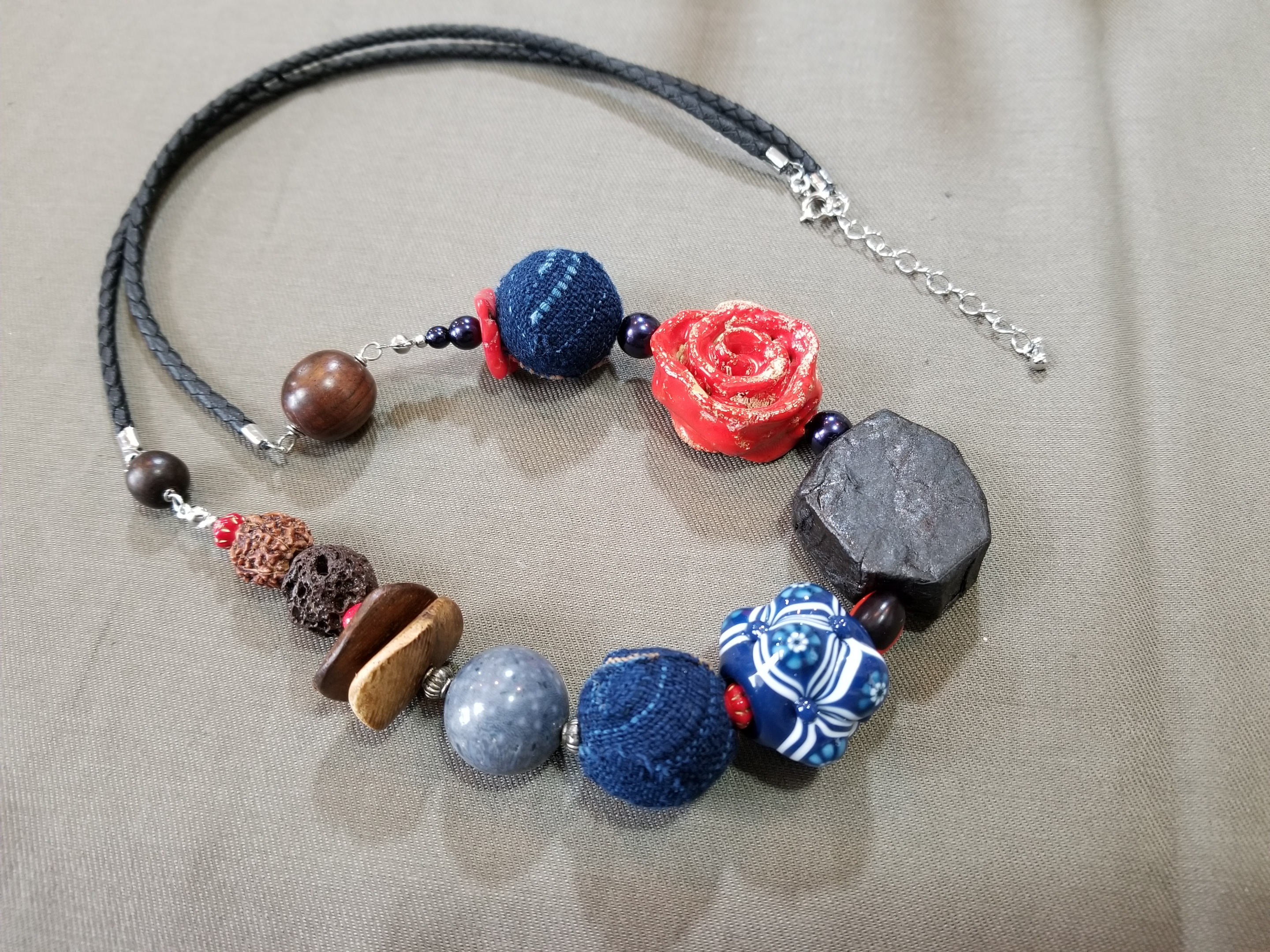 とんぼ玉 赤バラ ガラス 陶器 素材色々ミックスネックレス