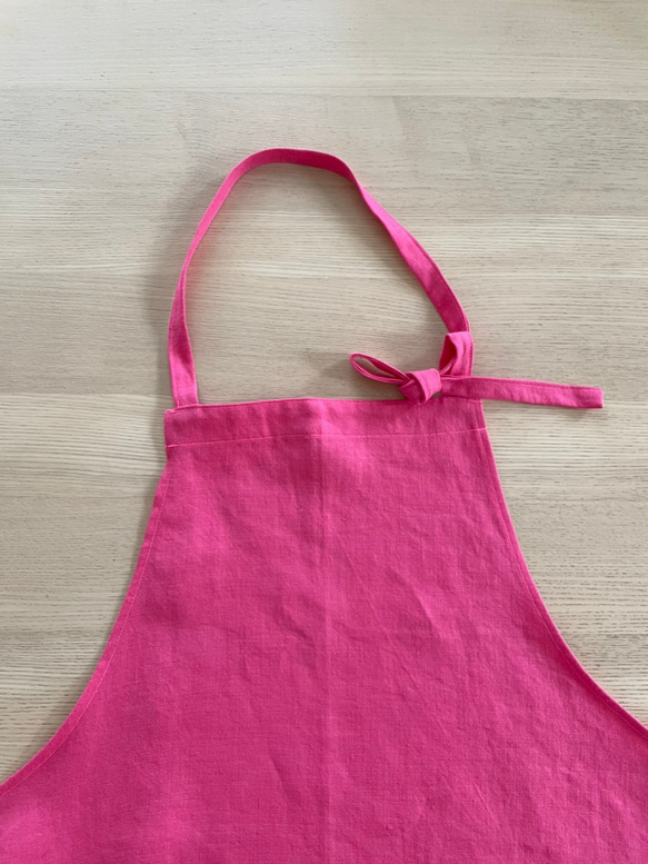 ワンちゃんとお揃いにできる！リネンエプロン（鮮やかなピンク