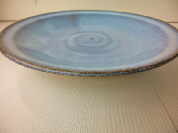 優しい天然灰の釉（青）丸皿 3枚目の画像