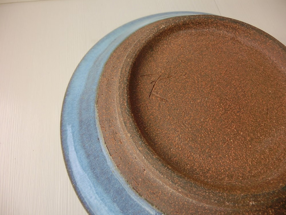 優しい天然灰の釉（青）丸皿 5枚目の画像
