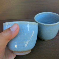 【在庫限り】優しい天然灰の釉（青）夫婦湯呑　ペア ２個セット 4枚目の画像