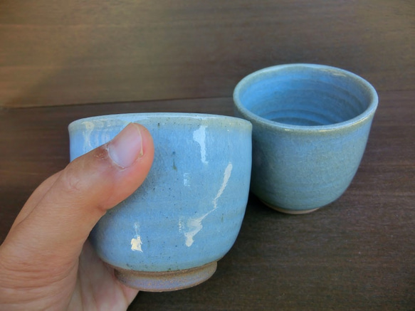 【在庫限り】優しい天然灰の釉（青）夫婦湯呑　ペア ２個セット 4枚目の画像